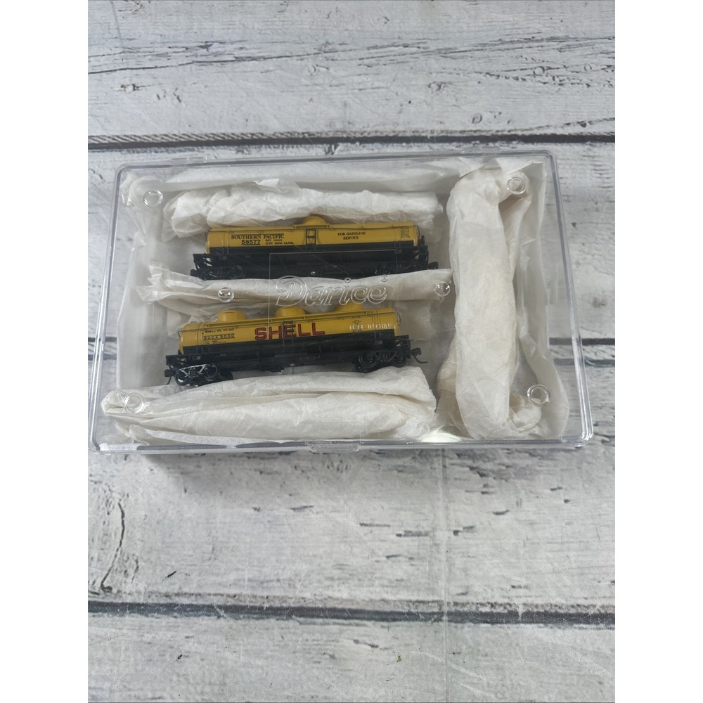 HO Scale Southern Pacific & Shell Oil Tank Car Lot 2 Freight Cars Ready to Run